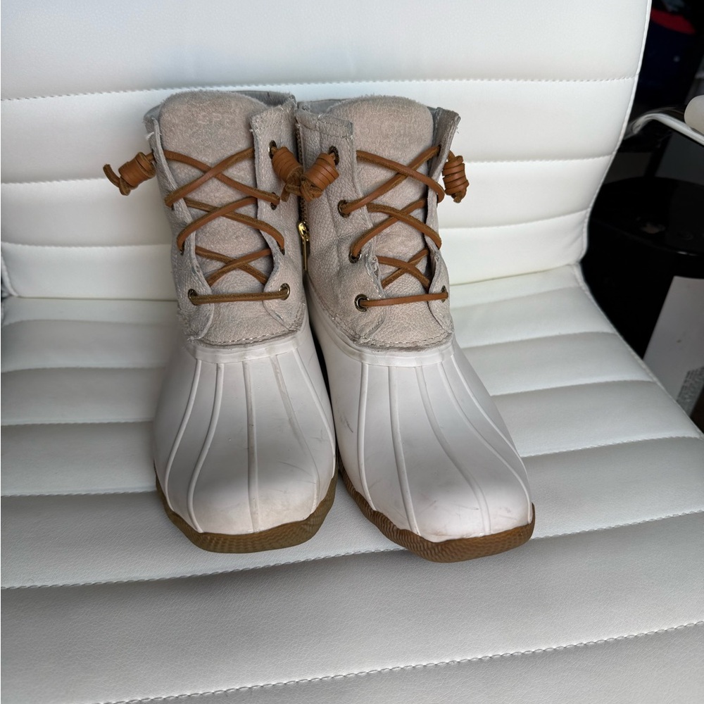 Sperry Women's Beige and White Winter Boots